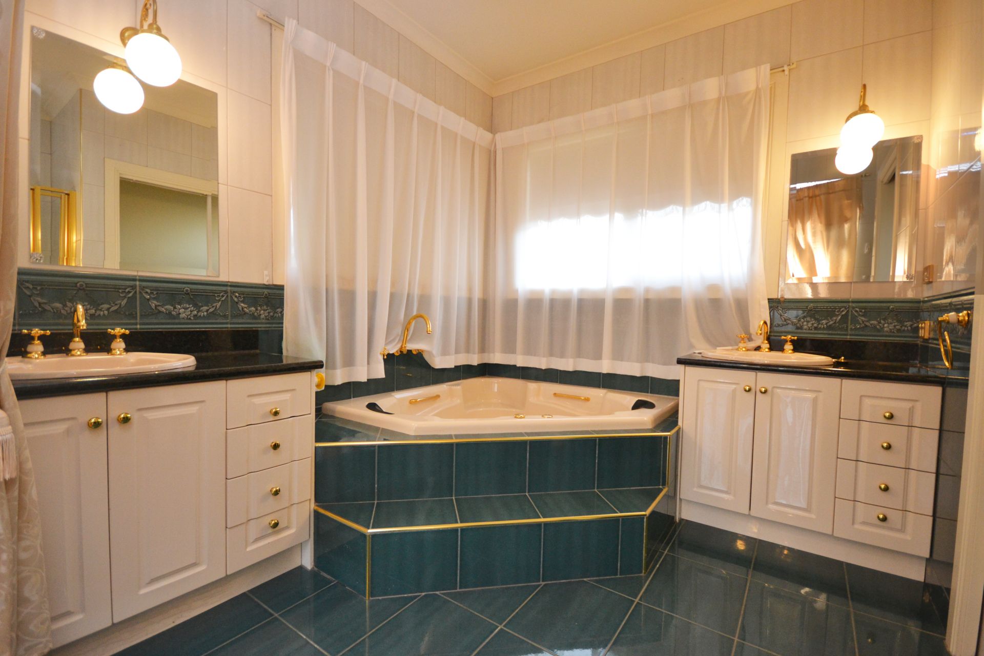 GRAND, GREAT AND A POOL!