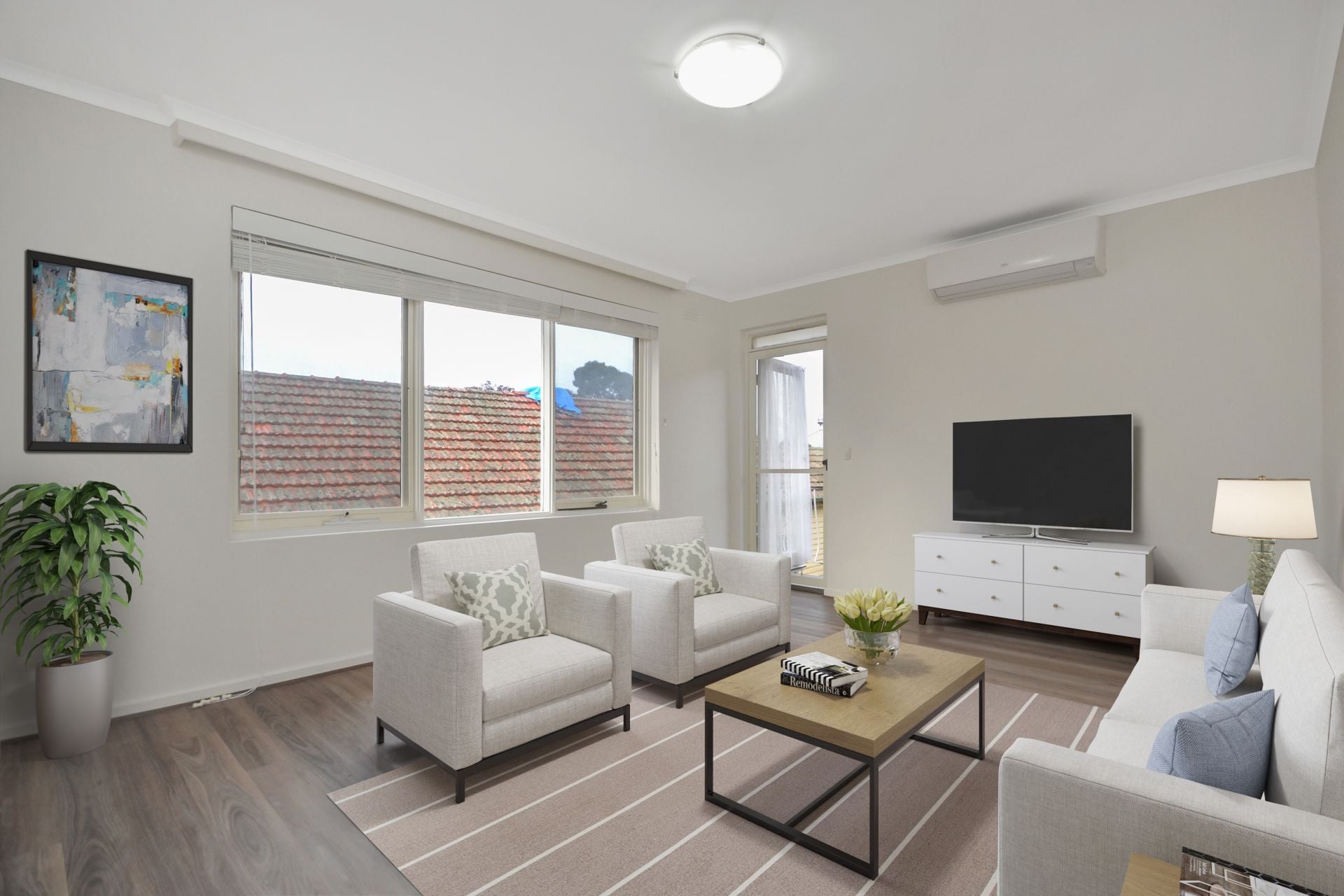Spacious Refurbished Two Bedroom Apartment With Balcony