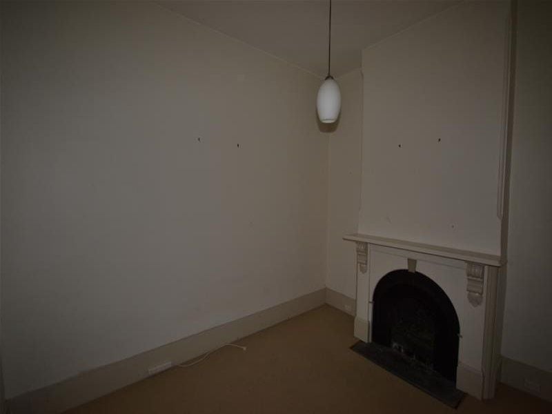 8 Milton Crescent, Preston