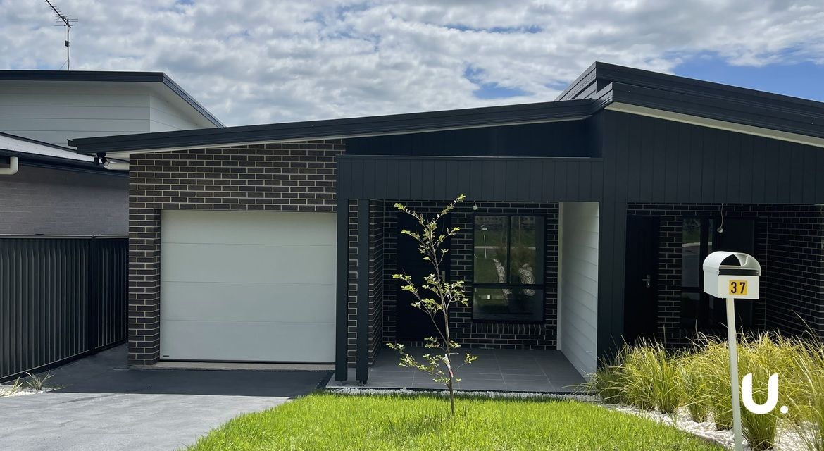 Tullimbar 37 Candelo Place
