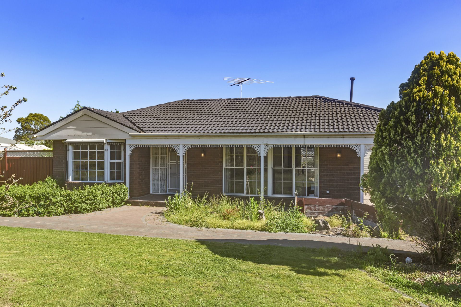 POSITION WITH POTENTIAL 
CORNER BLOCK APPROX 2041m2 APPROX