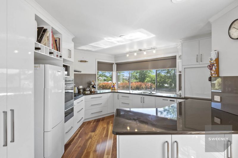 49 Clifton Drive, Bacchus Marsh - Thumbnail 3