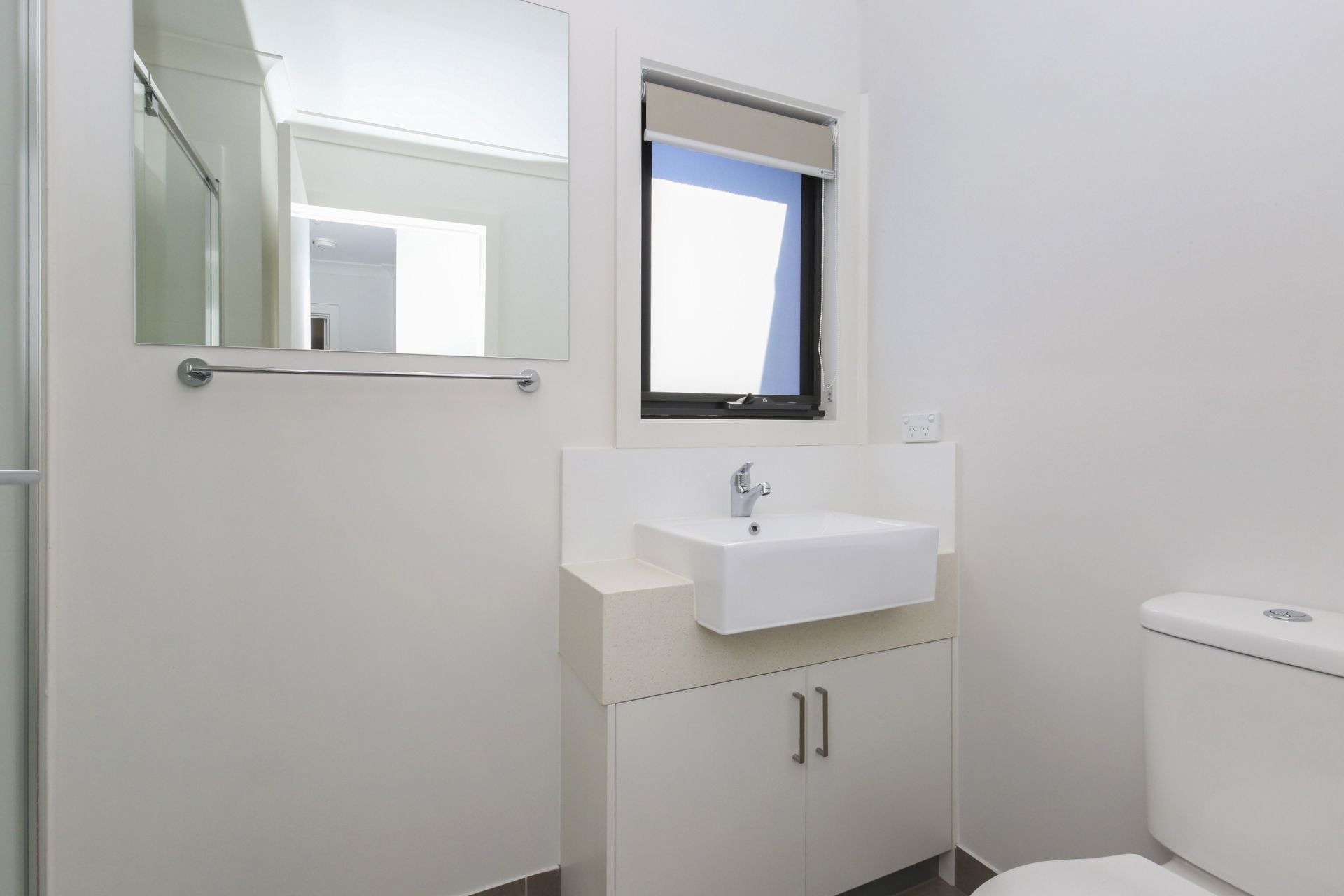 MODERN TOWNHOUSE IN PRME LOCATION