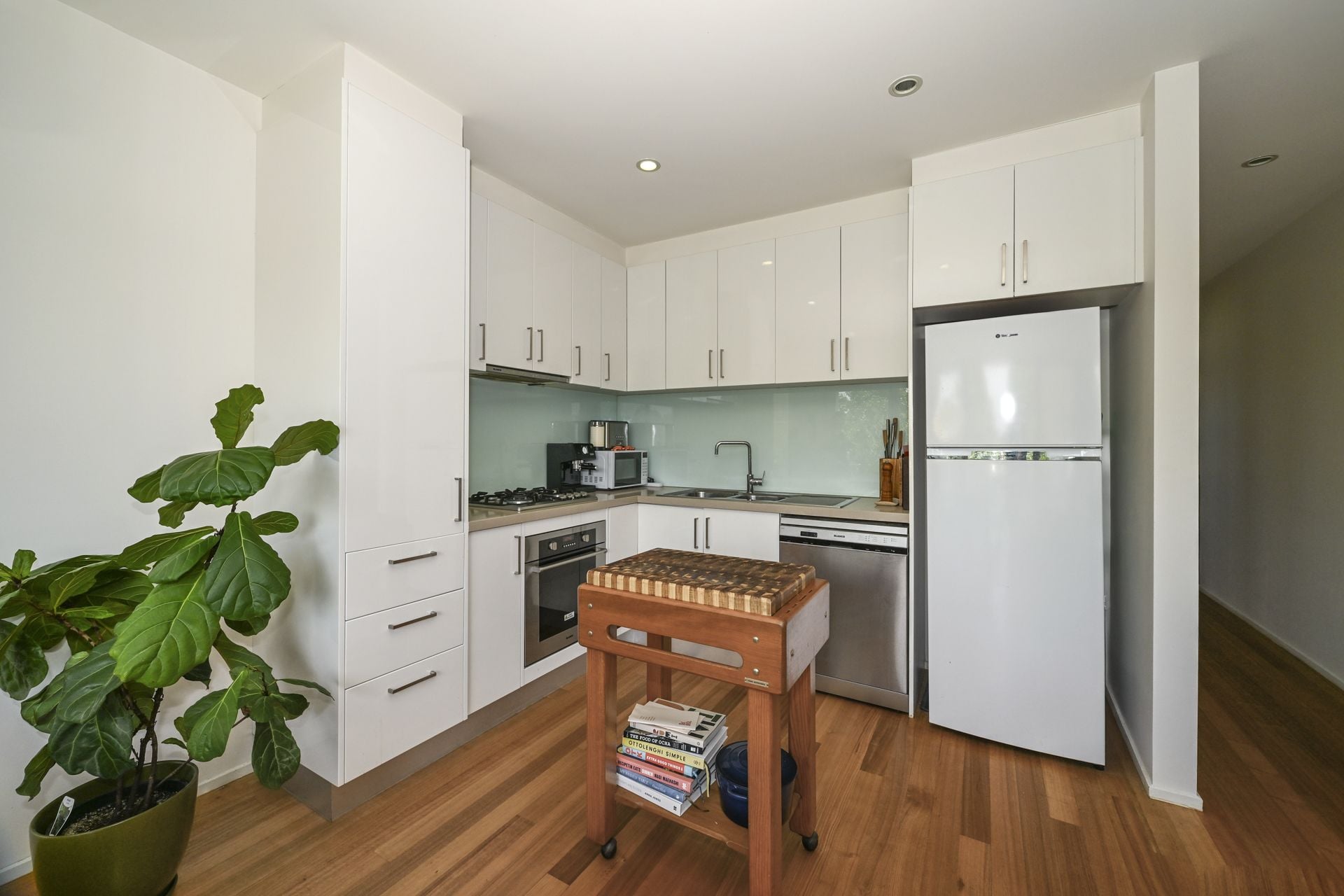 Stunning Centrally Located Apartment!