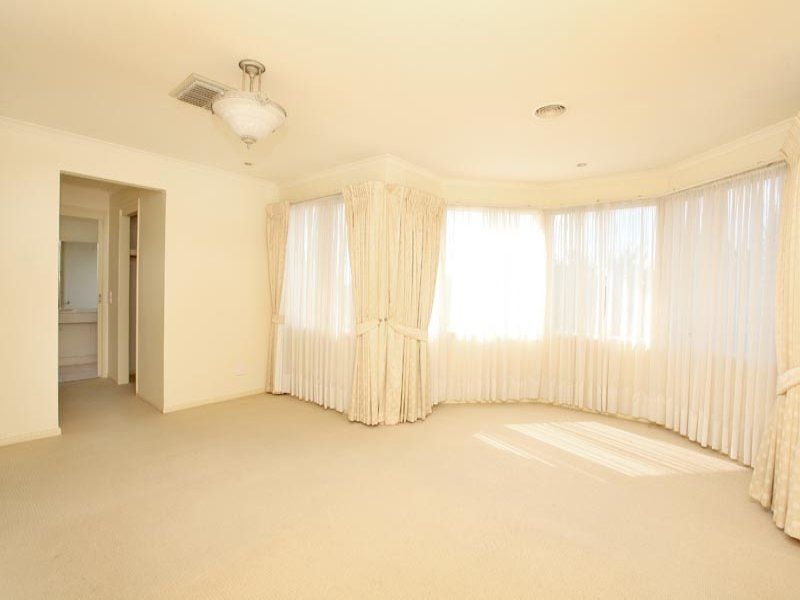 89 Chisholm Drive, Caroline Springs - Thumbnail 7