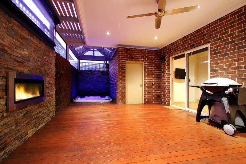 LUXURIOUS TOWNHOUSE!