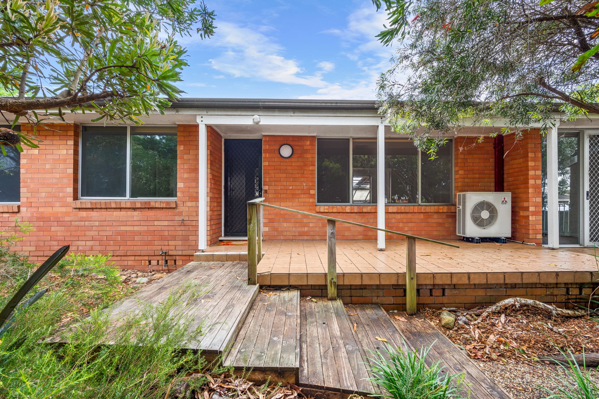 6 Strathmore Road, Caves Beach - Thumbnail 4