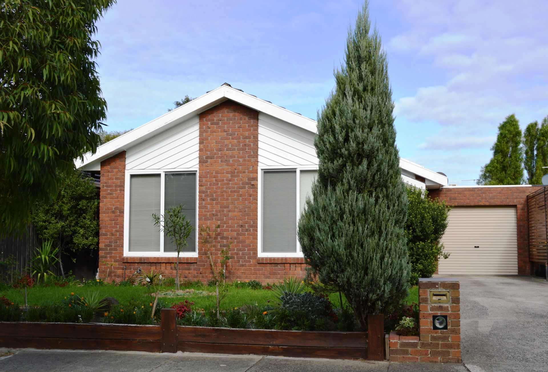 BEAUTIFULLY RENOVATED HOME IN PRIME LOCATION   *Insp Tue 4th Feb @ 4:40pm*