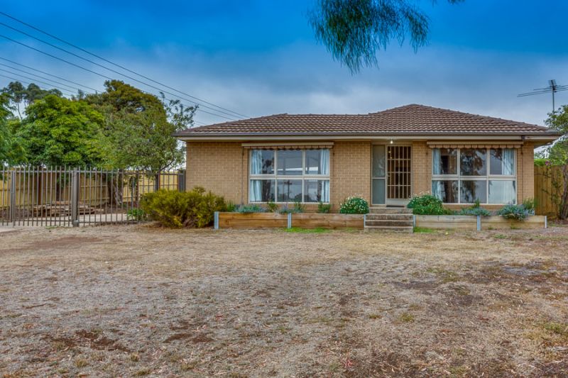 1 Moore Street, Bacchus Marsh - Thumbnail 2