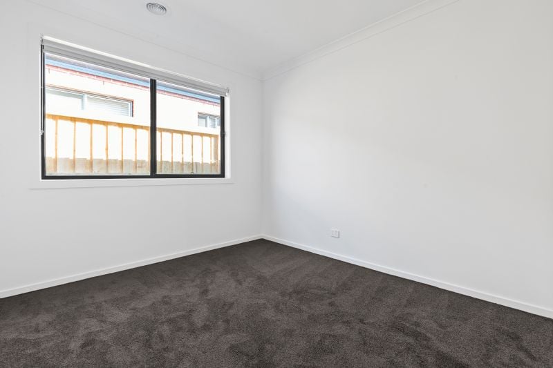 15 Lance Terrace, Cranbourne East