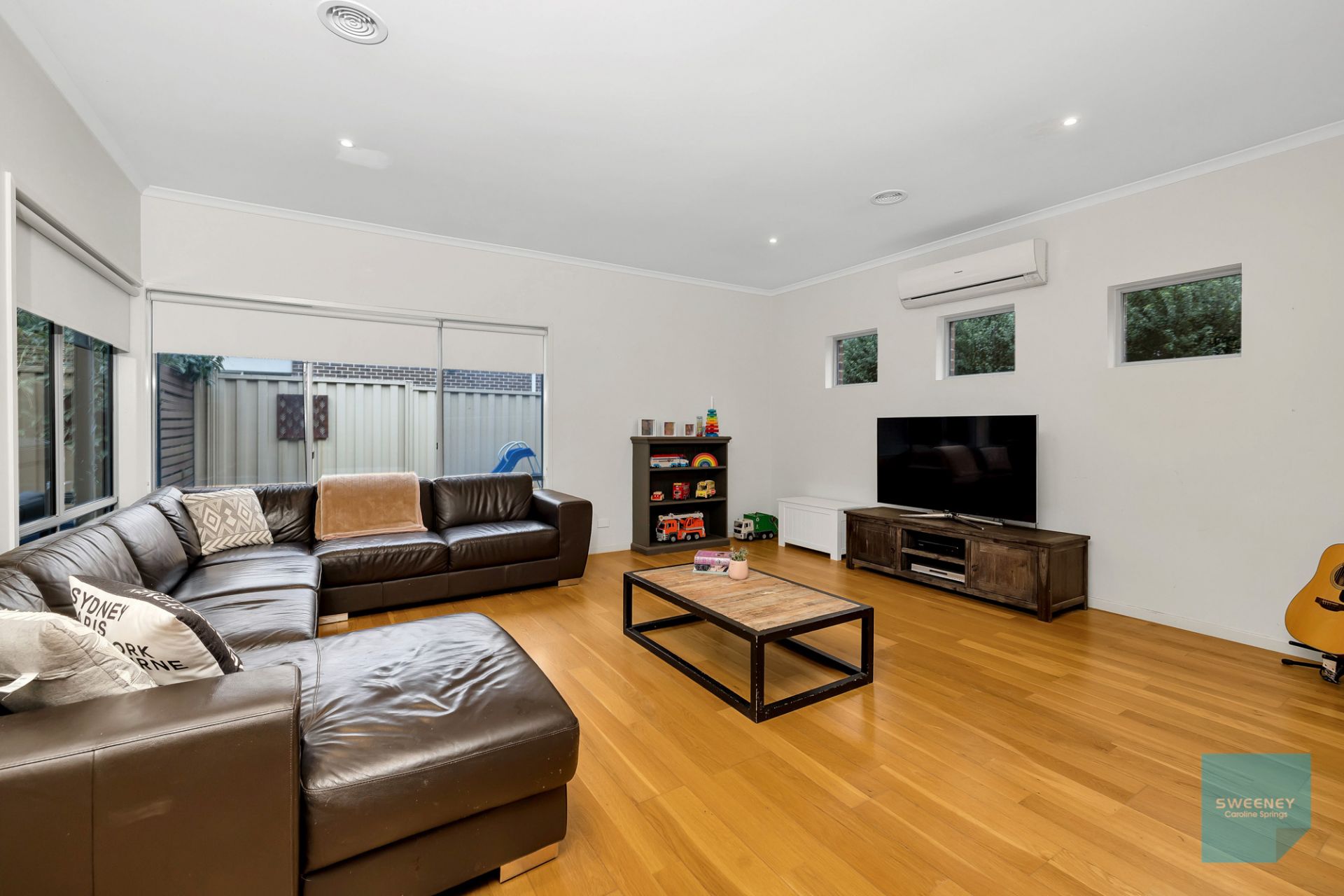 3 Stradbroke Gardens, Caroline Springs - Thumbnail 8