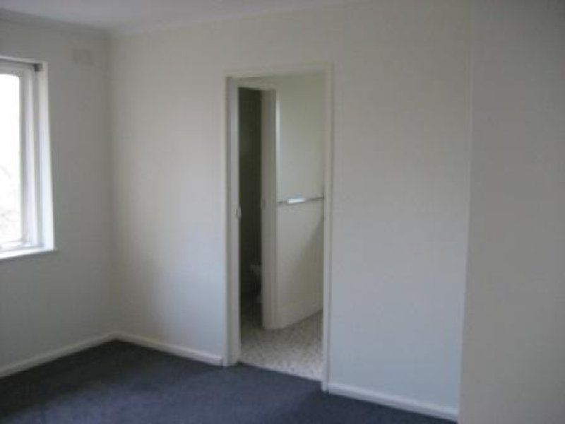 Neat & Tidy One Bedroom Apartment In Good Location