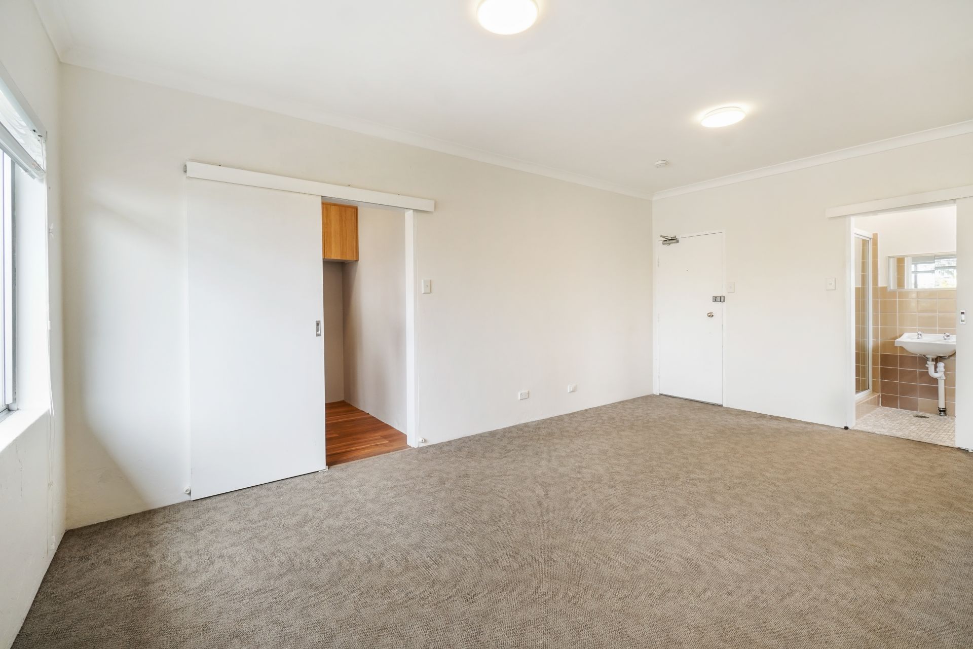 One Weeks Free Rent - Affordable Top Floor Studio Apartment