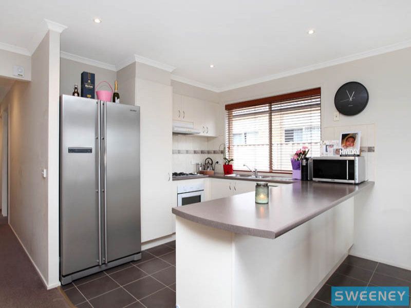 11 Holcolme Street, Caroline Springs - Thumbnail 3