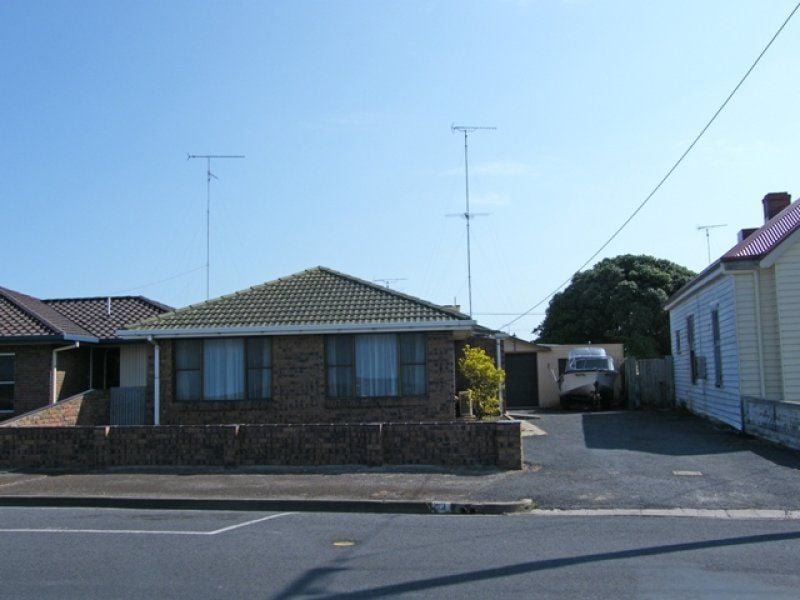74 Sea Parade PORT MACDONNELL SA, Port Macdonnell - Thumbnail 2