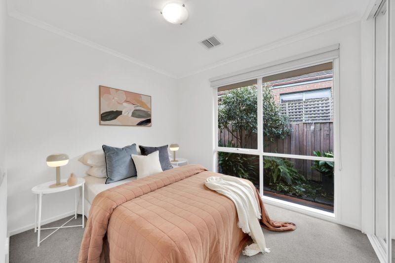 8 Nevern Court, Mill Park