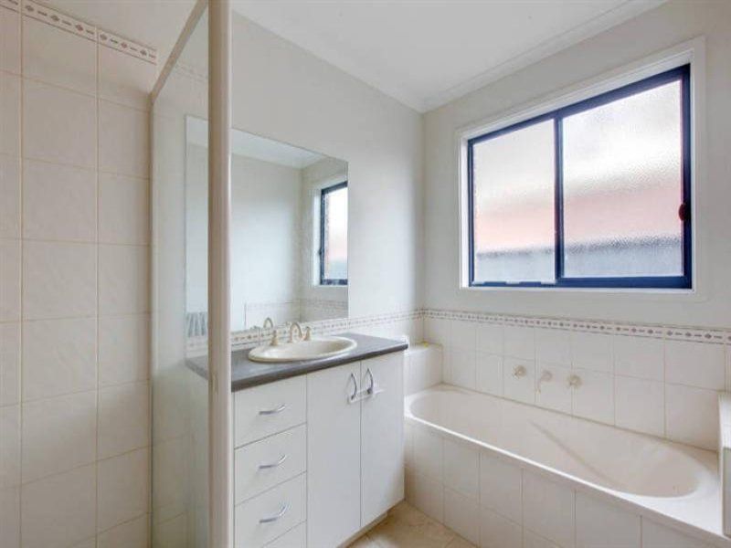 3 Insley Way, Caroline Springs - Thumbnail 6