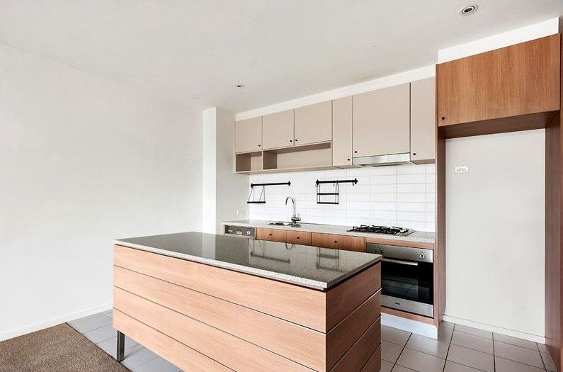 Elegance, Modern & Perfectly Located!