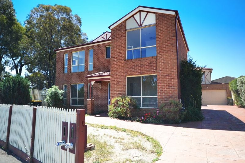 1/2 Blossom Park Drive, Mill Park