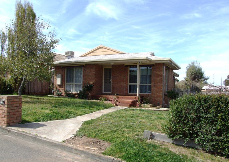 24 McLeod Drive, Bacchus Marsh - Thumbnail 2