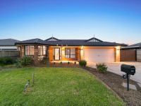 58 Westmoreland Avenue Cranbourne North VIC