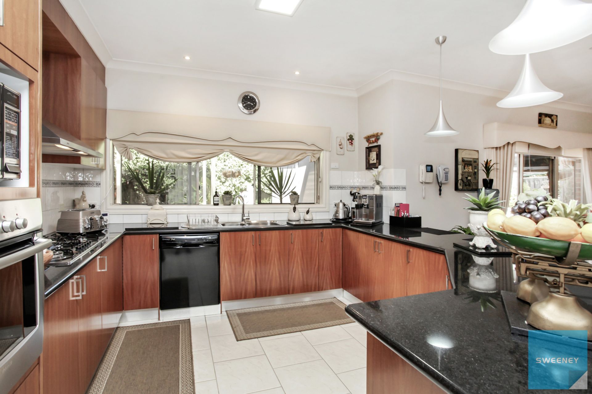 33 Cairn Curran Terrace, CAROLINE SPRINGS Sweeney Estate Agents
