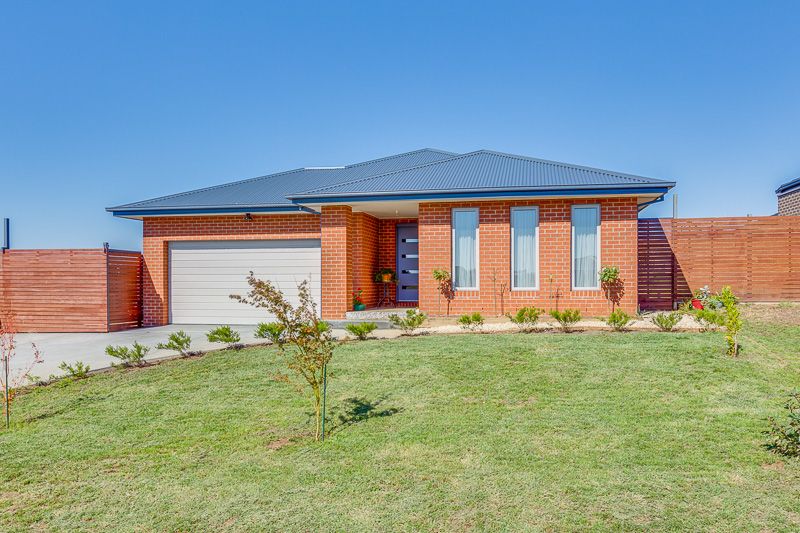 49 McCullagh Street, Bacchus Marsh - Thumbnail 2