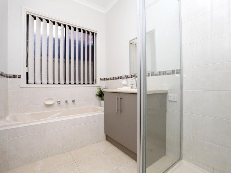 8 Maranoa Grove, Caroline Springs - Thumbnail 8
