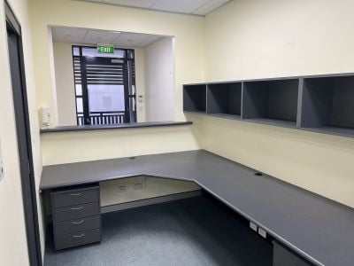 TIDY OFFICE IN SOUTH BRISBANE