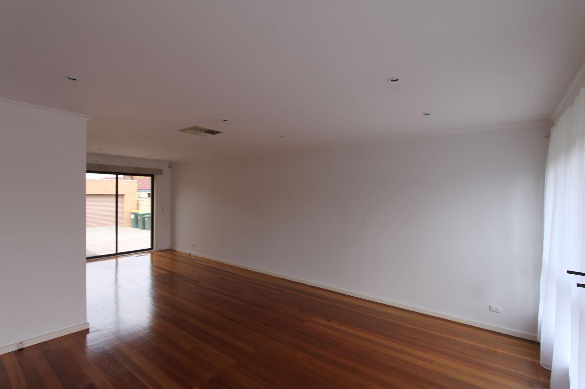 SPACIOUS 4 BEDROOM HOME IN A FANTASTIC LOCATION!