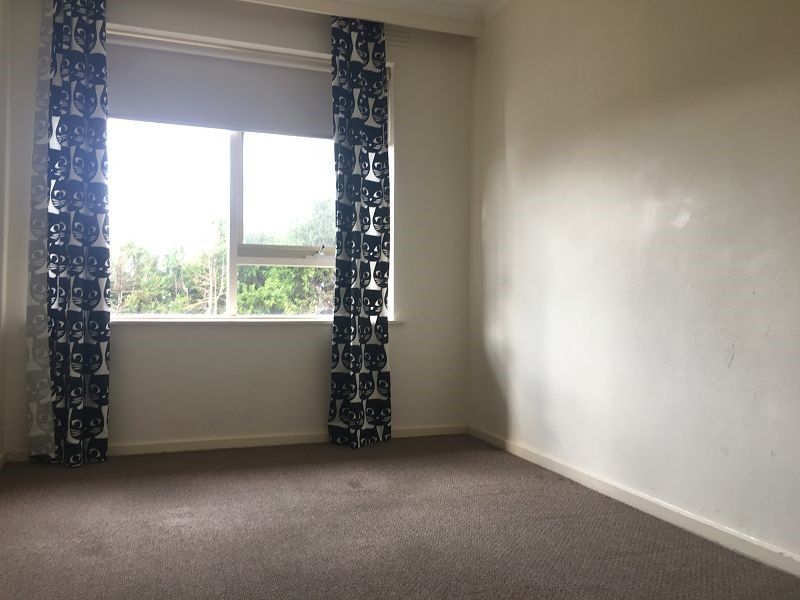 8/10 Roseberry Grove, Glen Huntly