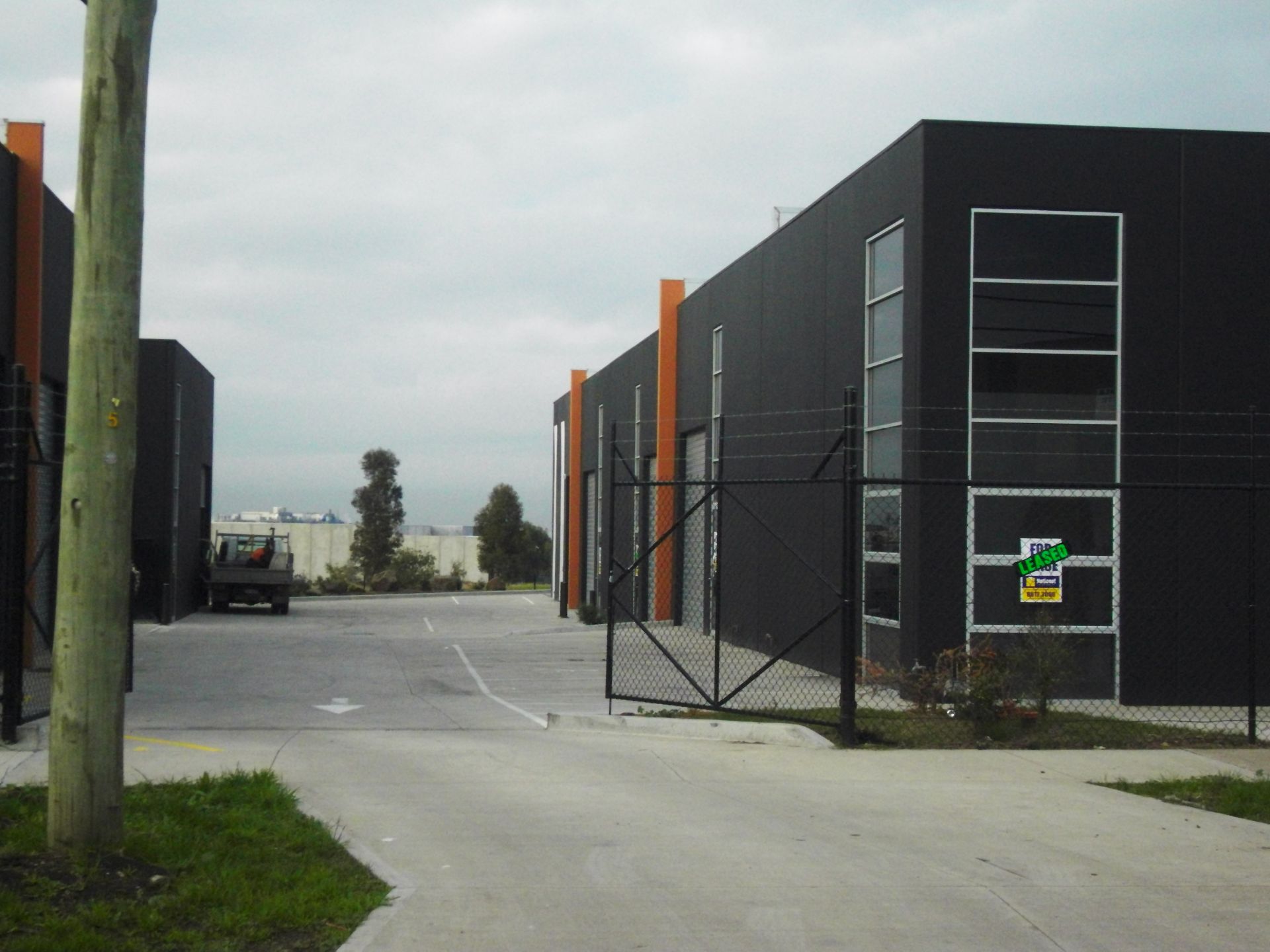 WELL PRESENTED FACTORY/WAREHOUSE WITH QUALITY OFFICE