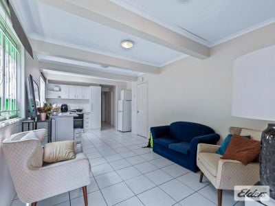 HIGH EXPOSURE FREESTANDER IN STONES CORNER!