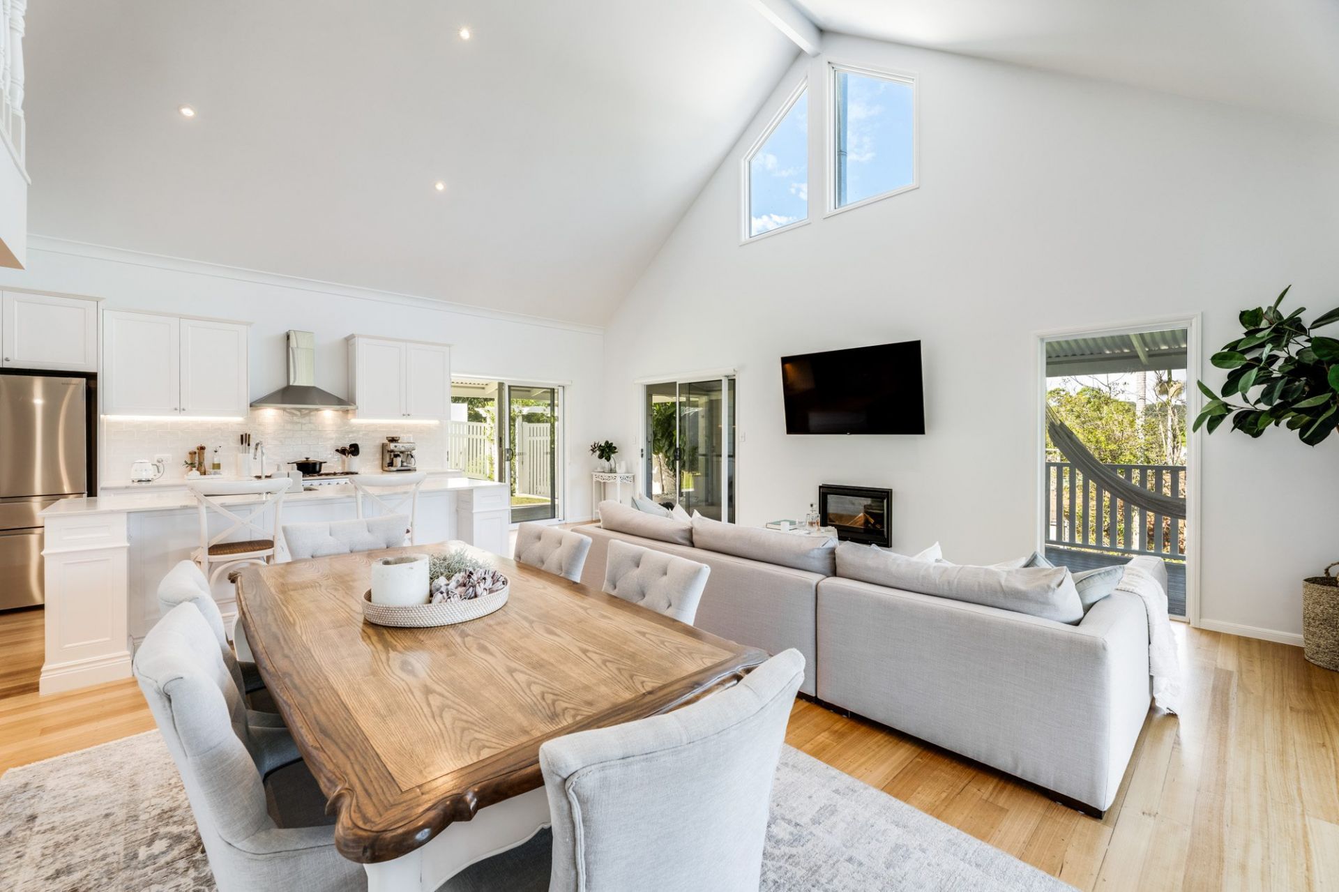$ 2,130,000, Currumbin Waters - Thumbnail 3