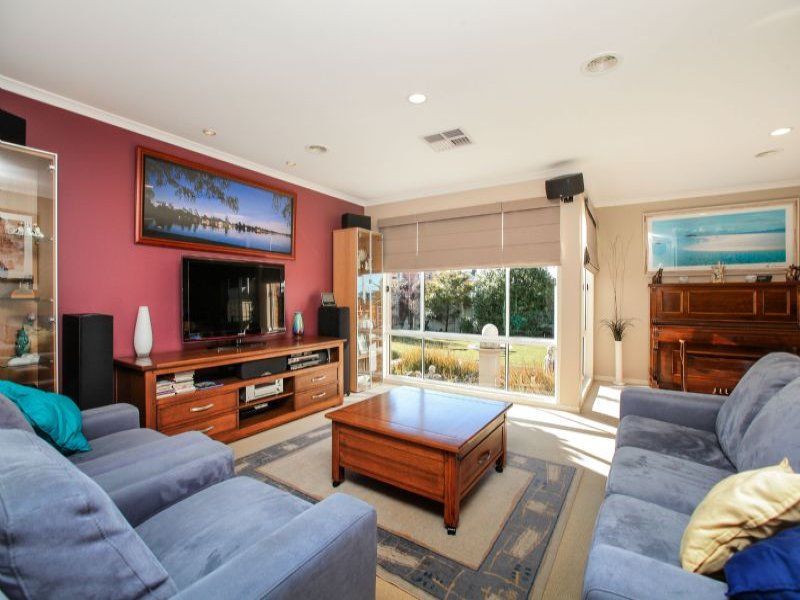 4 Maitland Place, Caroline Springs - Thumbnail 3