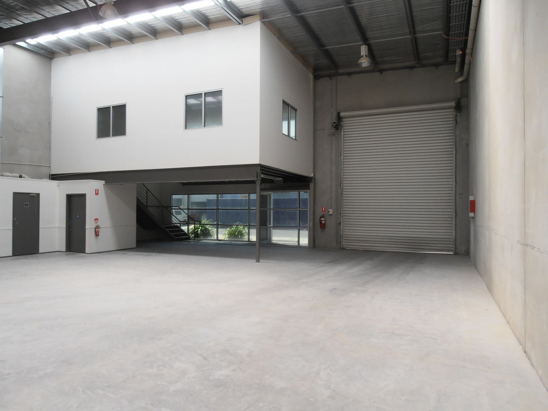 QUALITY WAREHOUSE IN EXCELLENT LOCATION!