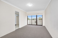 9/41 Henley Road, Homebush West