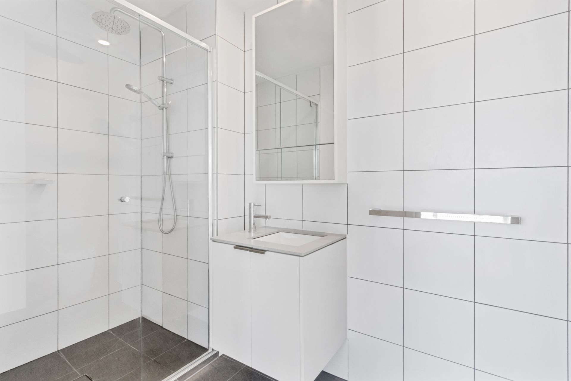 Bright and Spacious 2-Bedroom Apartment in Prime Location