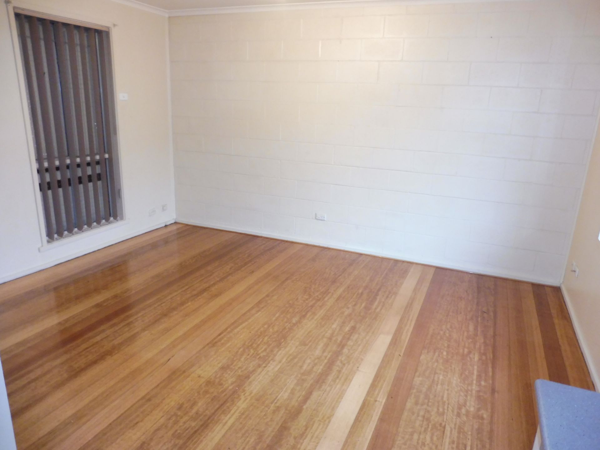 2 BEDROOM UNIT IN A PERFECT LOCATION!