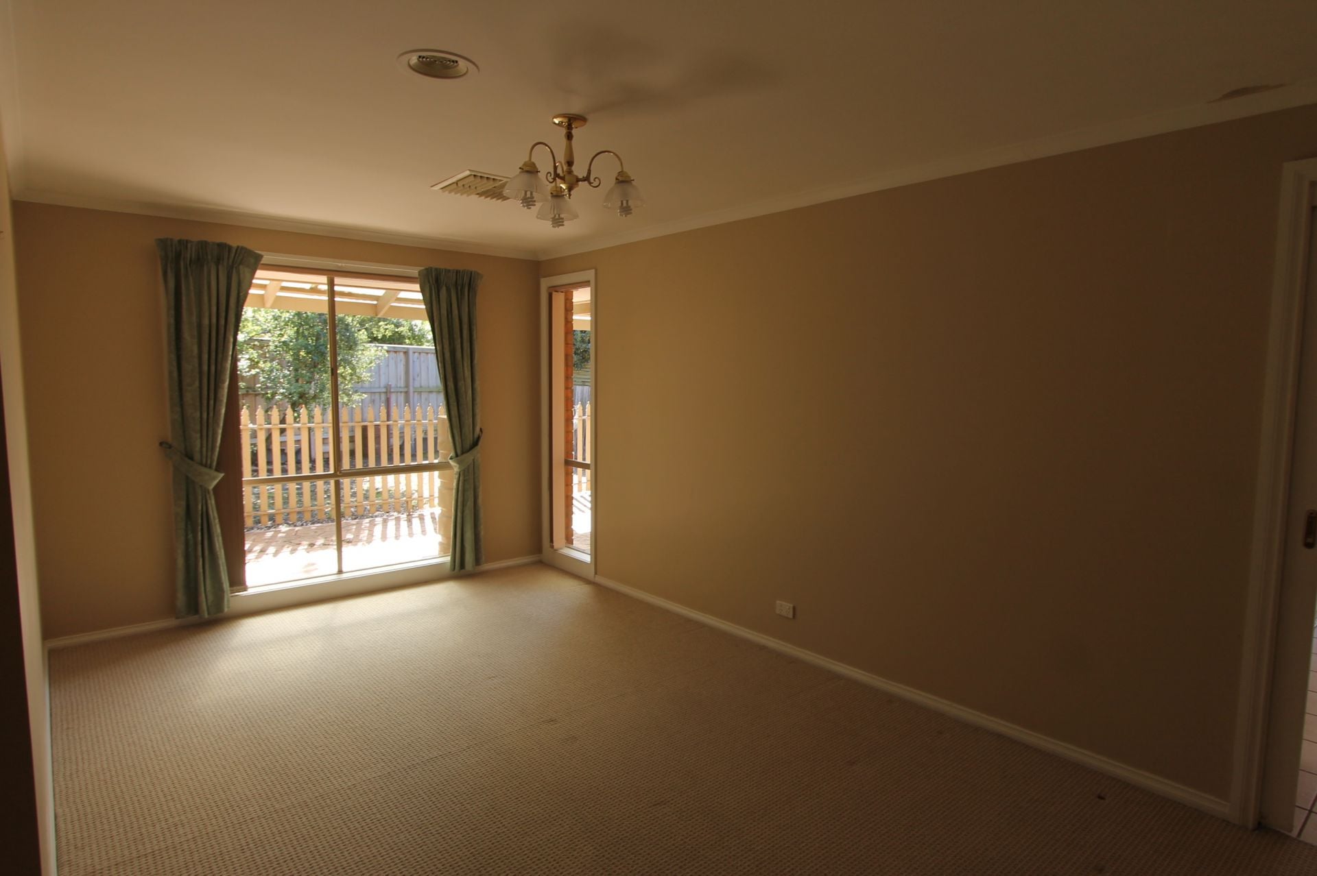 Spacious Home In Quiet Court Location
