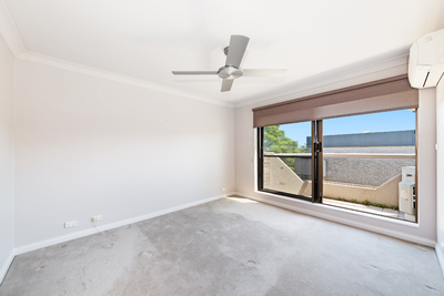 Superb 2 bedroom 2 bathroom fully renovated apartment  minutes from Mosman Village