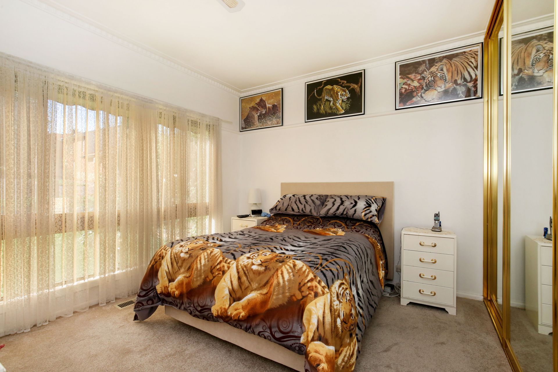 Superb Living In Supersized Surrounds