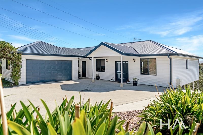 27 Clearview Avenue Trevallyn, Trevallyn - Thumbnail 2