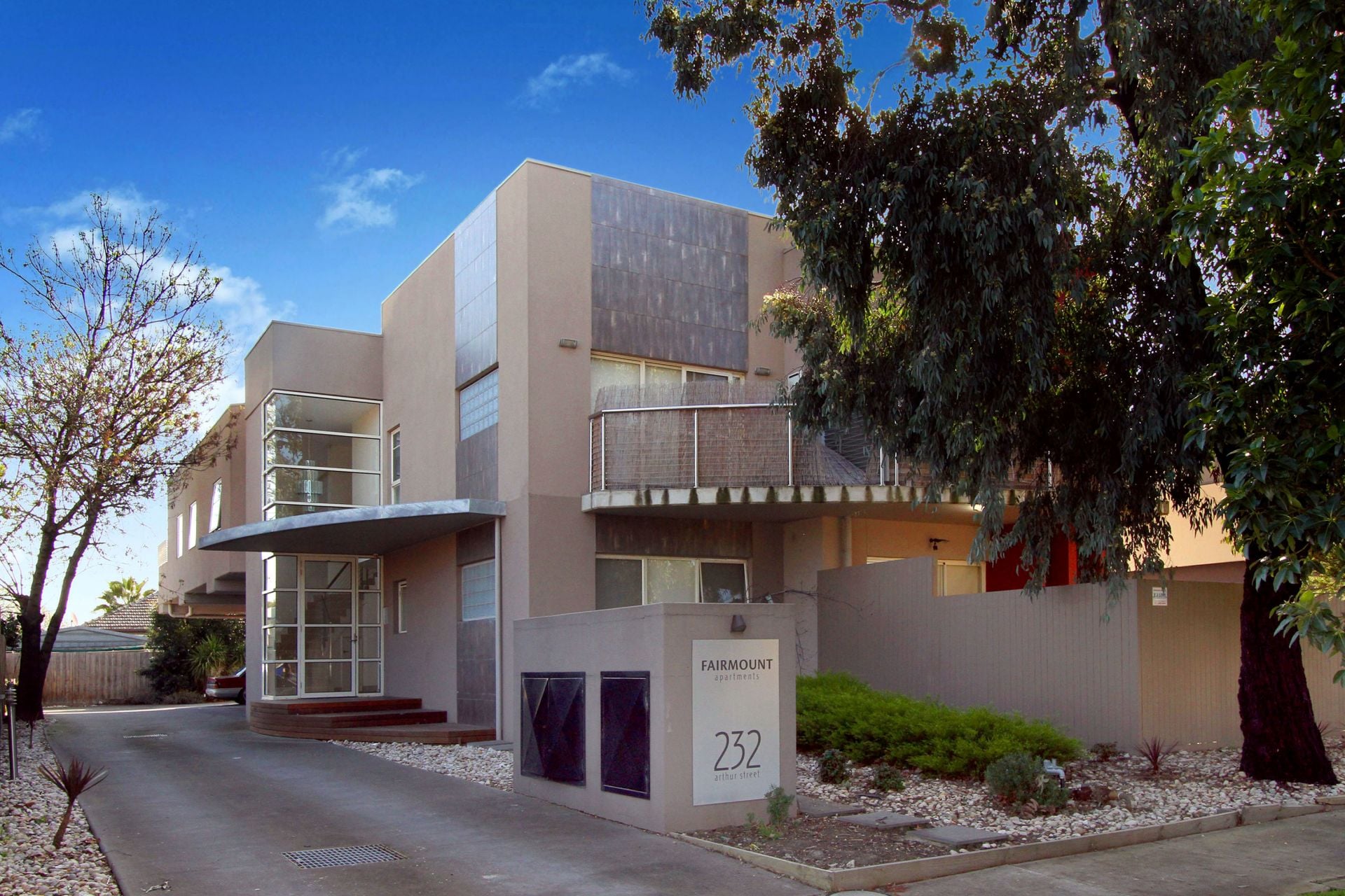 Oversized, Modern and Quiet
