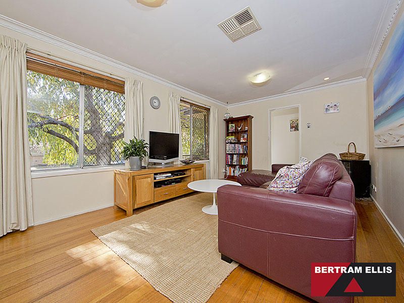 27 Hyndes Crescent, Holder - Thumbnail 3