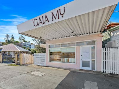 RARE REFURBISHED FREESTANDING RETAIL/OFFICE!