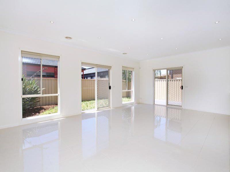 10 Parsley Street, Caroline Springs - Thumbnail 7