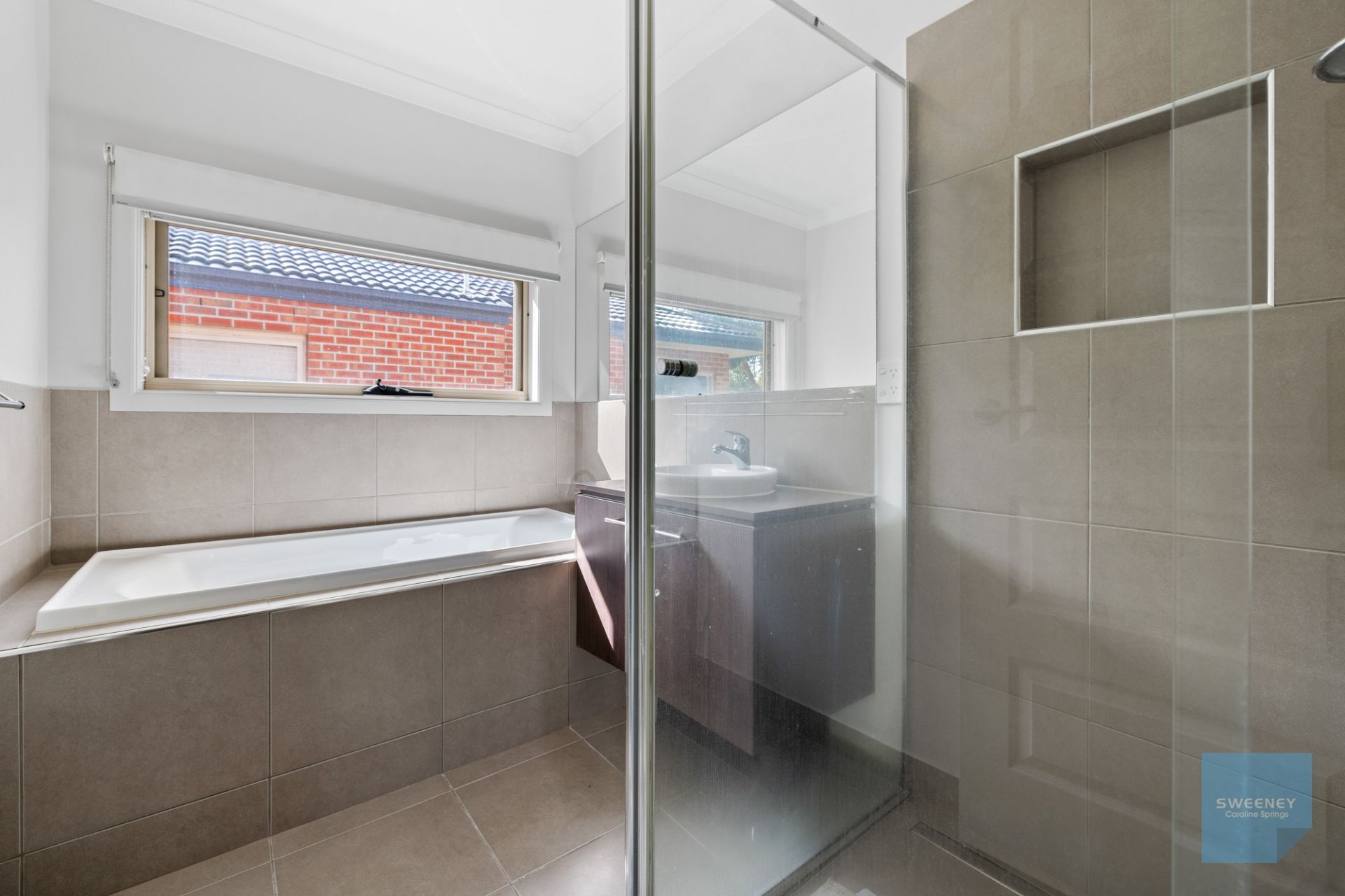 23 Aubisque Close, Fraser Rise - Thumbnail 8