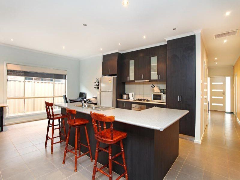 10 Duneira Grove, Caroline Springs - Thumbnail 3