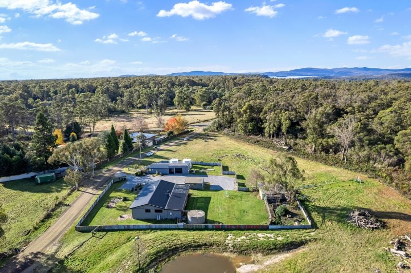13 Tattersalls Road Beaconsfield, Beaconsfield - Thumbnail 2